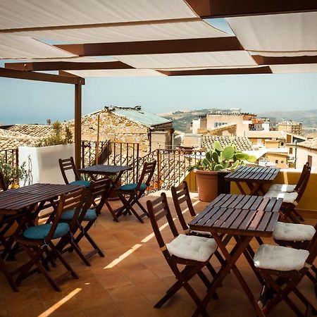 Le Terrazze Di Pirandello Bed & Breakfast อากริเจนโต ภายนอก รูปภาพ