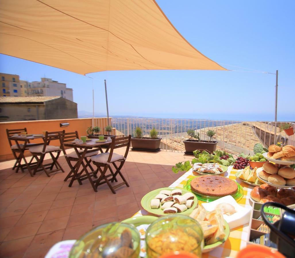 Le Terrazze Di Pirandello Bed & Breakfast อากริเจนโต ภายนอก รูปภาพ