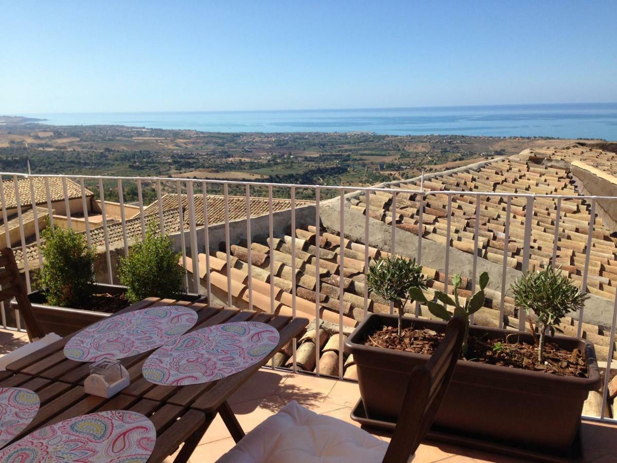 Le Terrazze Di Pirandello Bed & Breakfast อากริเจนโต ภายนอก รูปภาพ