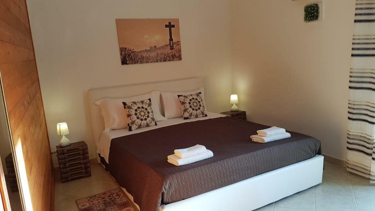 Le Terrazze Di Pirandello Bed & Breakfast อากริเจนโต ภายนอก รูปภาพ