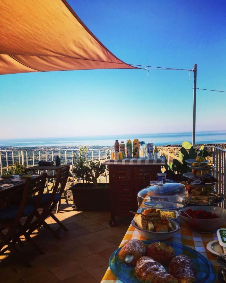 Le Terrazze Di Pirandello Bed & Breakfast อากริเจนโต ภายนอก รูปภาพ